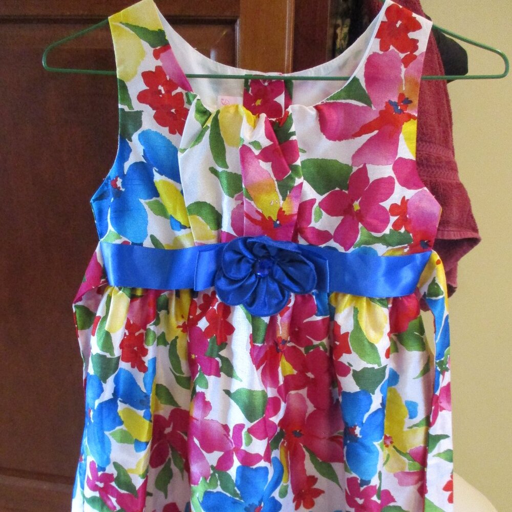 La Princess Sleeveless Dress That Ties in Back Size 6